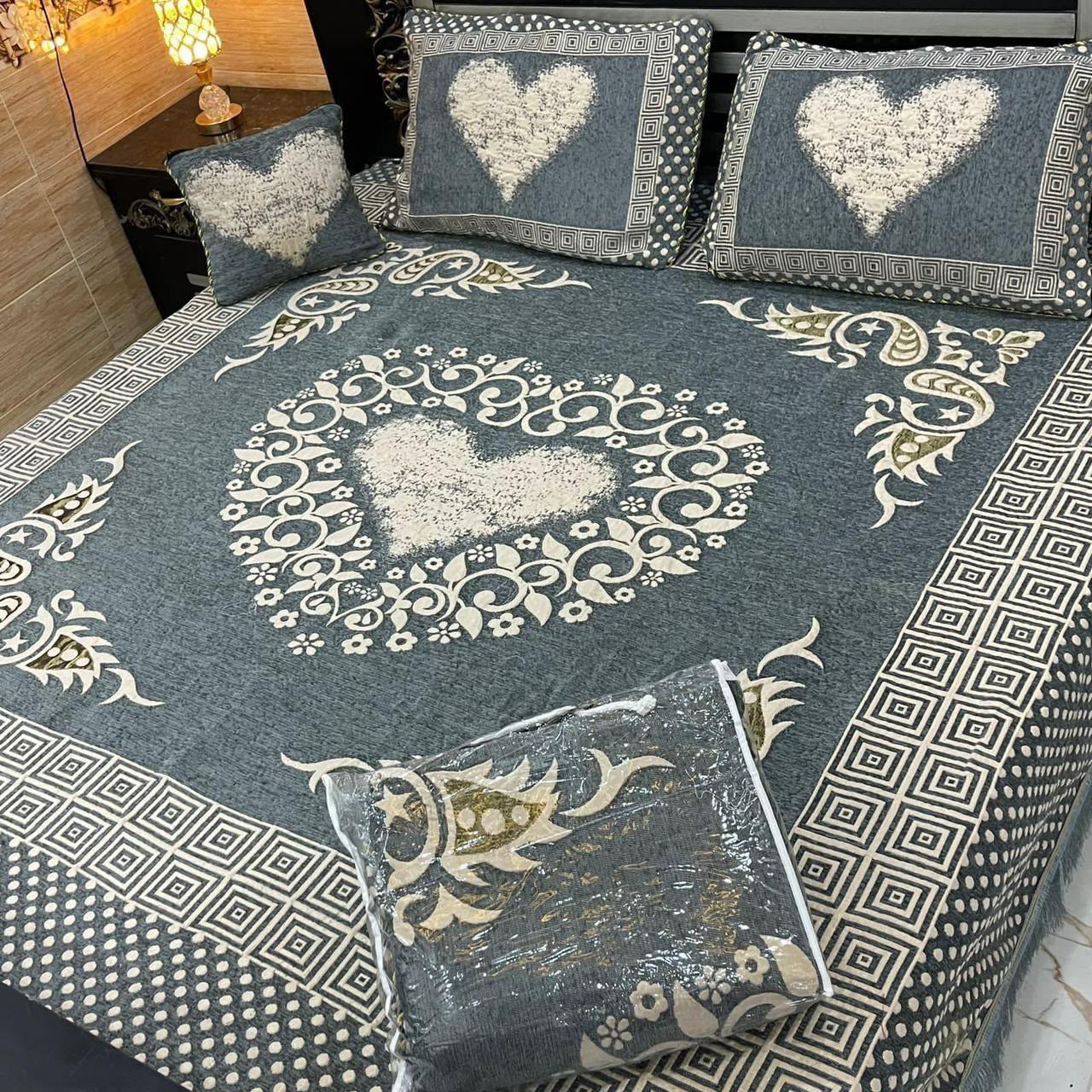 4PC VELVET JACQUARD BEDSHEET KING SIZE - DESIGN 03