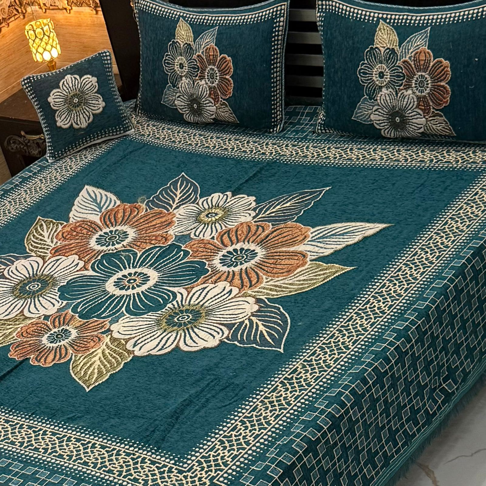 4PC VELVET JACQUARD BEDSHEET KING SIZE - DESIGN 34